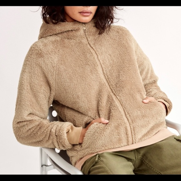 Aritzia Jackets & Blazers - ARITZIA Teddy bear hooded lightweight jacket.